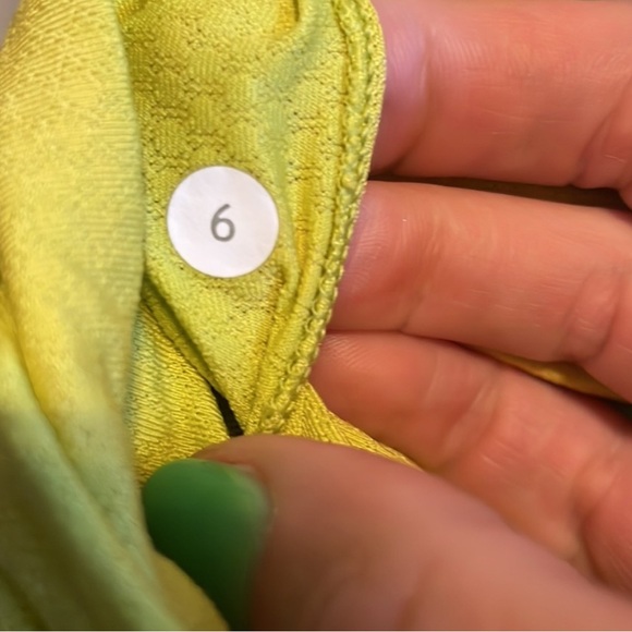 Lululemon tank top lime green - Picture 6 of 8